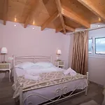 Artemis Aparthotel 3*