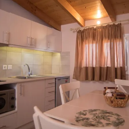 Artemis Aparthotel 3*